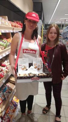 Promotérky na ochutnávku pečiva Penam Praha 