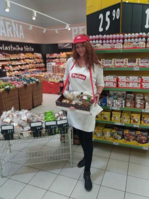 Promotérky na ochutnávku pečiva Penam Praha