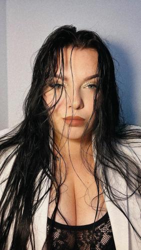 A fényképet a modell helyezte be a cseh Modelky s.r.o portáljára.